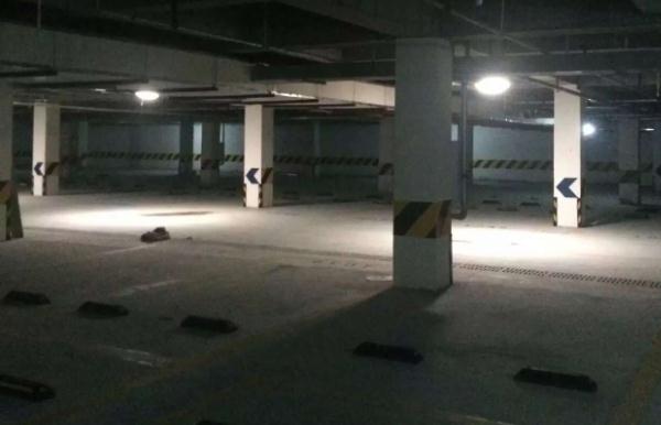 光導系統將陽光引進地下車庫